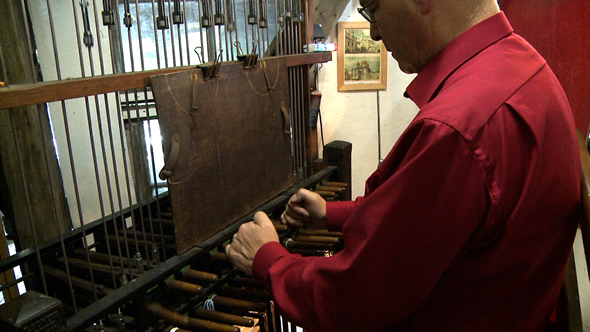 Jean-Christophe Michallek au carillon de Saint-Jean l'Evangéliste © Ooh! Collective