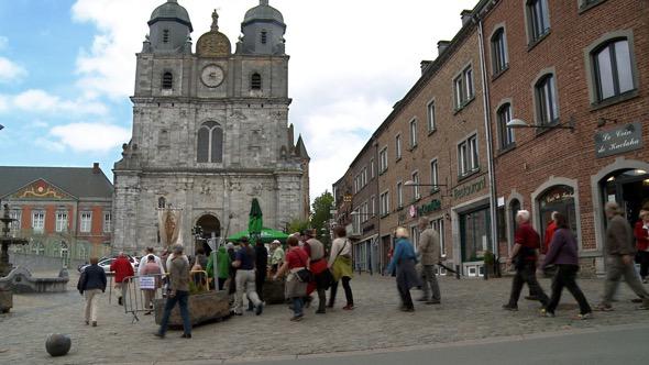 Arrivée des pèlerins à la Basilique de Saint-Hubert © Ooh ! Collective