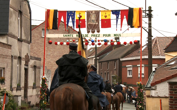 Passage des cavaliers sous la fausse porte © Ooh ! Collective